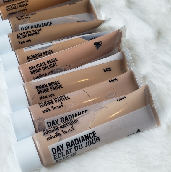 🆕️MK- Day Radiance Foundation Formula 1 - Picture 2 of 6
